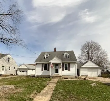 318 S Worth ST, Sullivan, IL 61951