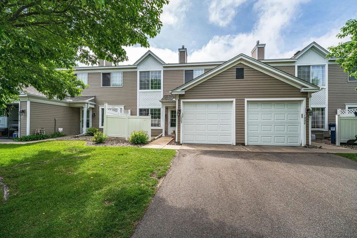 2005 Southcross DR W #1003, Burnsville, MN 55306