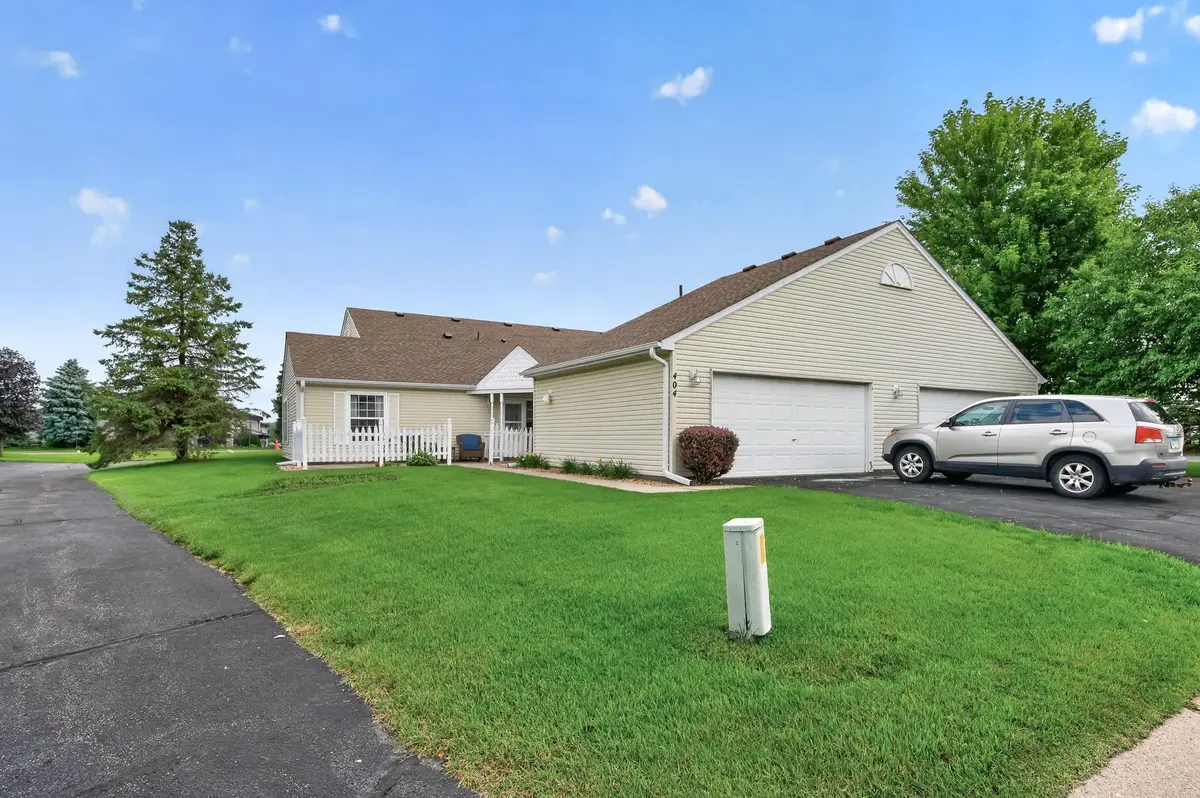 404 Sarazin ST, Shakopee, MN 55379