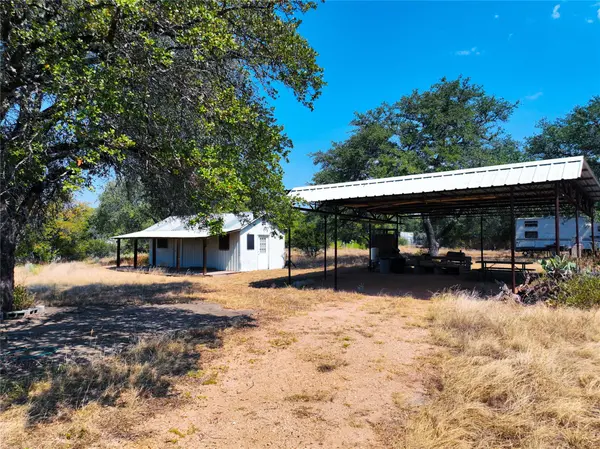 25000 Andrew DR, Spicewood, TX 78669