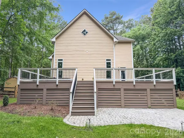 405 Isle Of Pines RD, Mooresville, NC 28117