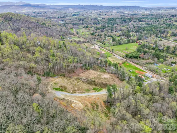 97 Yale RD, Hendersonville, NC 28739
