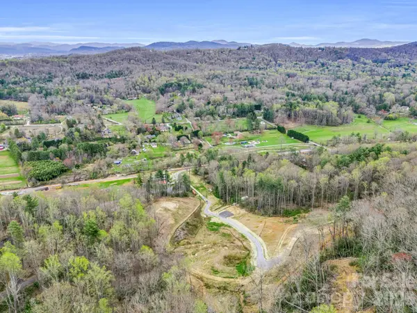 97 Yale RD, Hendersonville, NC 28739
