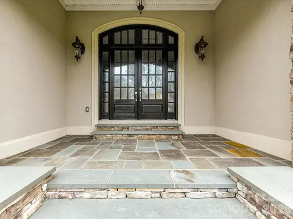 1805 Mt Isle Harbor DR, Charlotte, NC 28214