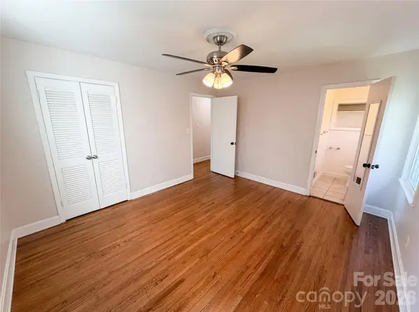 6621 Starcrest DR, Charlotte, NC 28210