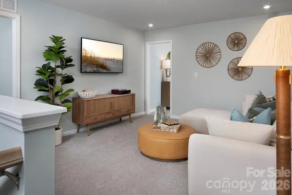 2144 Vinyasa LN, Charlotte, NC 28215
