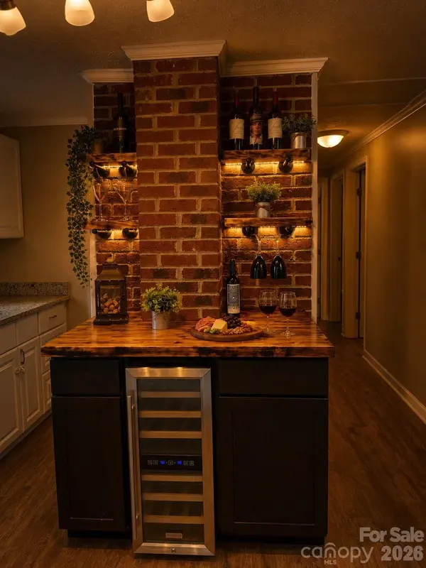 617 Oakwood LN, Gastonia, NC 28056