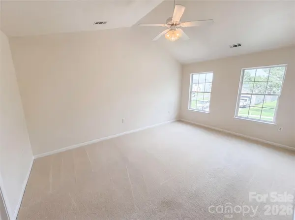 1131 Jordans Pond LN, Charlotte, NC 28214