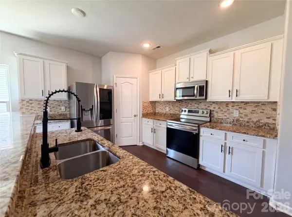4034 Rosfield DR, Charlotte, NC 28214