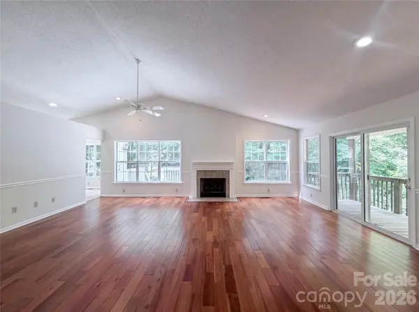 221 Grandview DR, Statesville, NC 28677