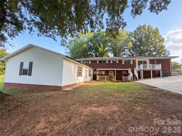1580 W Cloaninger AVE, Statesville, NC 28625