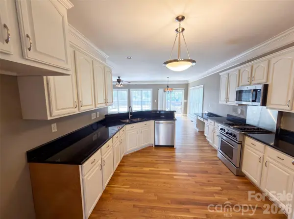 9721 Arlington Oaks DR, Charlotte, NC 28227