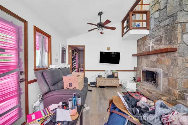 155 Horse Shoe Ridge RD E, Deep Gap, NC 28618