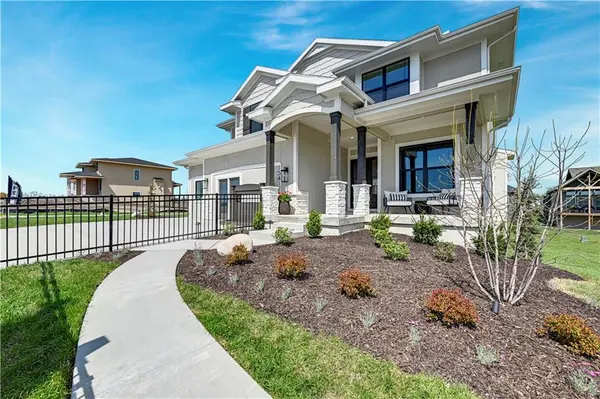 15412 W 161st TER, Olathe, KS 66062