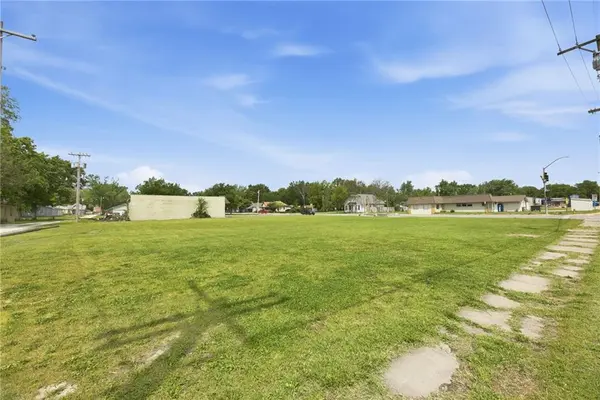 1119 East ST, Iola, KS 66749