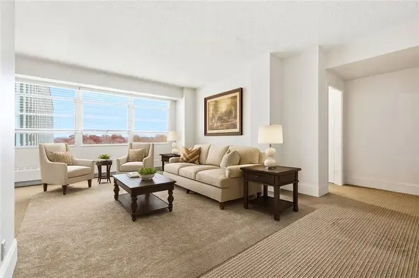 333 W Meyer BLVD #1104, Kansas City, MO 64113