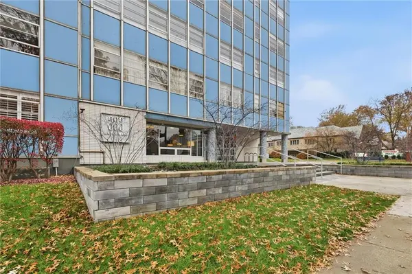 333 W Meyer BLVD #1104, Kansas City, MO 64113