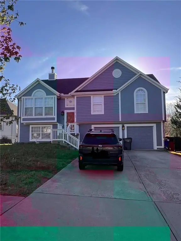 12165 S Tallgrass DR, Olathe, KS 66061