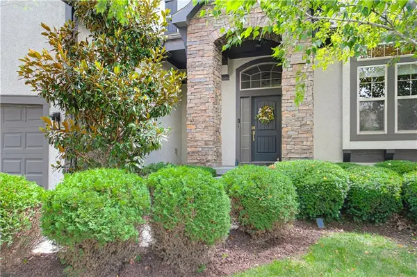 8736 W 157th ST, Overland Park, KS 66221