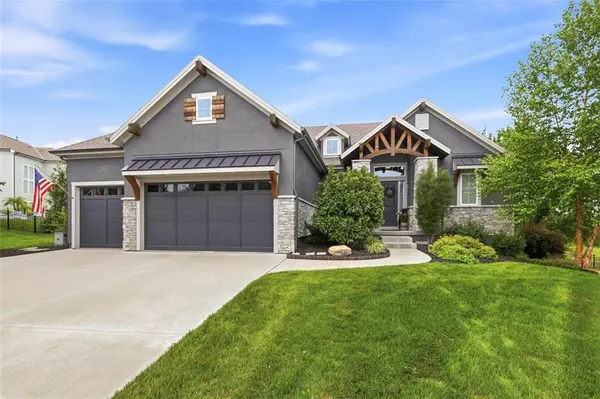 11211 W 171st TER, Overland Park, KS 66221
