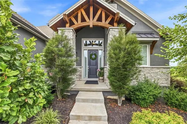 11211 W 171st TER, Overland Park, KS 66221