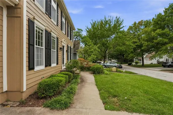 18735 W 116th ST, Olathe, KS 66061