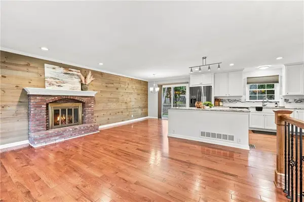 10027 Noland RD, Lenexa, KS 66215