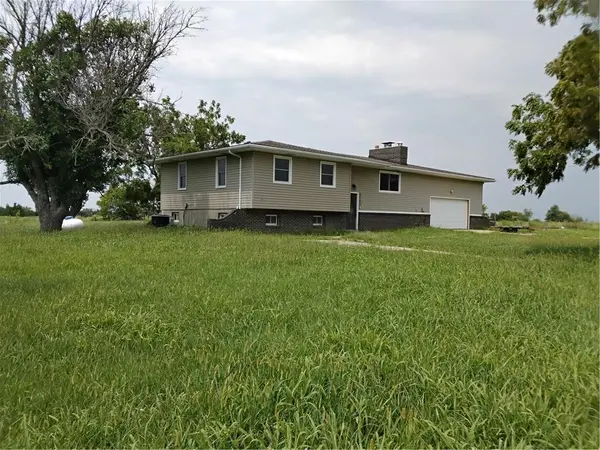 1782 California RD, Pomona, KS 66076