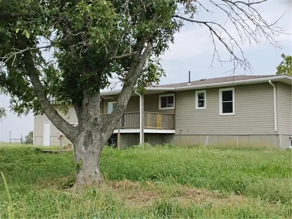 1782 California RD, Pomona, KS 66076