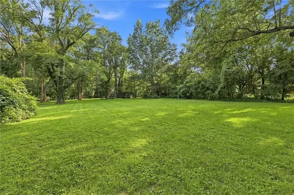 2301 W 95th ST, Leawood, KS 66206