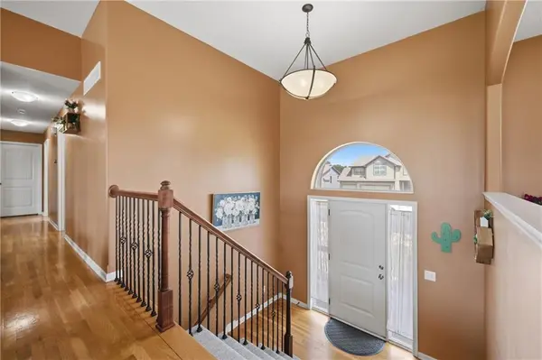 805 Bellflower LN, Greenwood, MO 64034