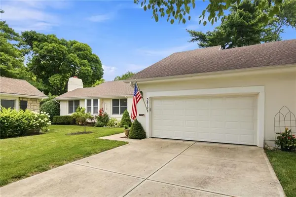 3812 W 79th TER, Prairie Village, KS 66208