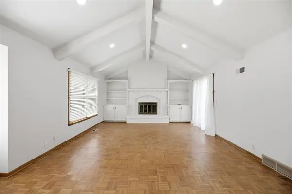 3812 W 79th TER, Prairie Village, KS 66208