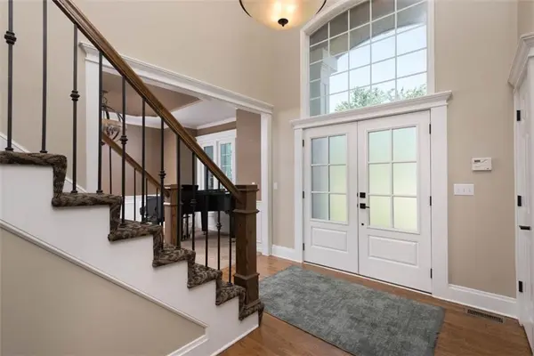 5913 NE Coral CIR, Lee's Summit, MO 64064