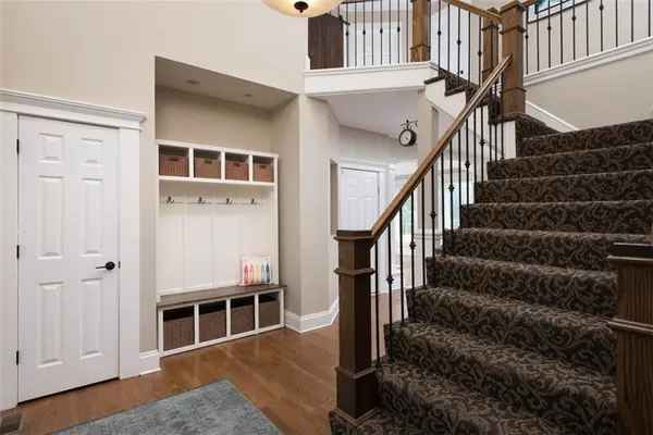 5913 NE Coral CIR, Lee's Summit, MO 64064