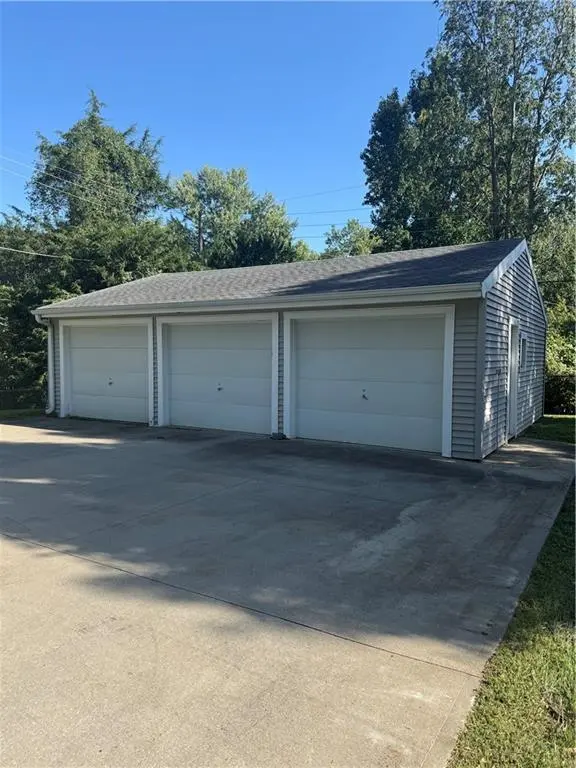 5402 Frederick AVE, St Joseph, MO 64506
