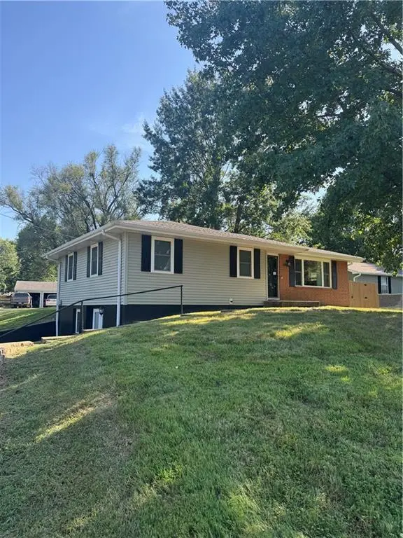 5402 Frederick AVE, St Joseph, MO 64506