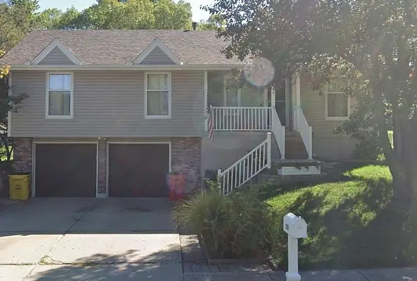 1206 SW Eastman CT, Blue Springs, MO 64015