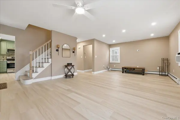 828 Bruce DR, Wantagh, NY 11793