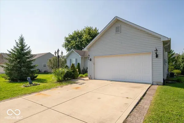 870 Shoreline LN, Franklin, IN 46131