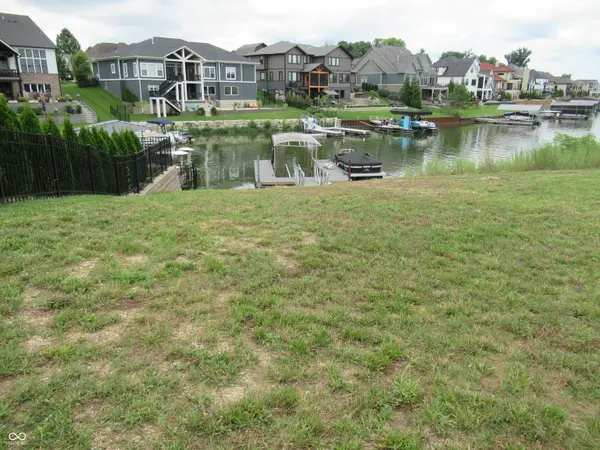 10650 Geist View DR, Fishers, IN 46055