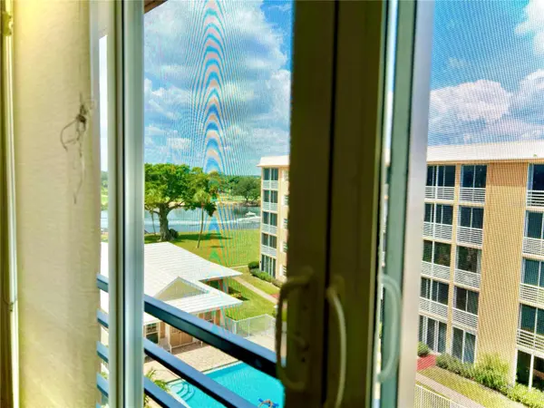 304 GOLFVIEW RD #PH, North Palm Beach, FL 33408