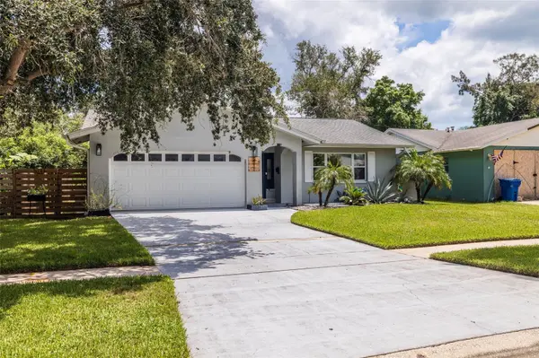 5711 VENETIAN BLVD NE, St Petersburg, FL 33703