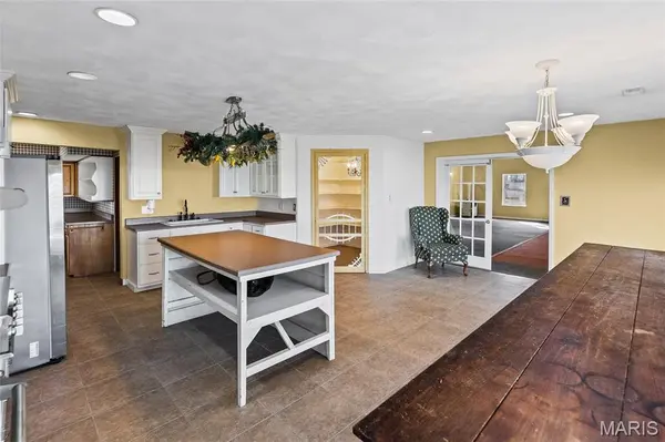 10102 State Route 127, Nashville, IL 62263