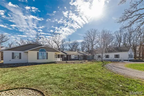 10102 State Route 127, Nashville, IL 62263