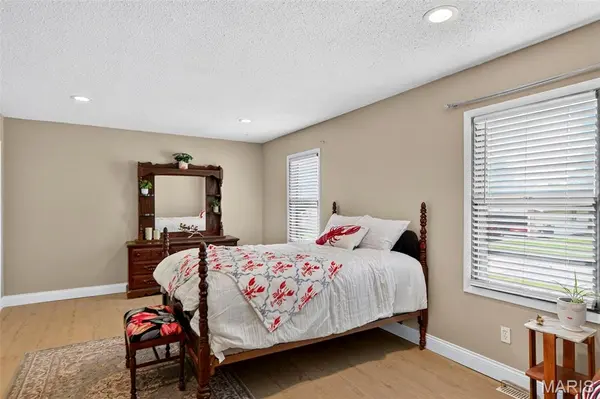 20 Sandalwood CT, St Charles, MO 63304