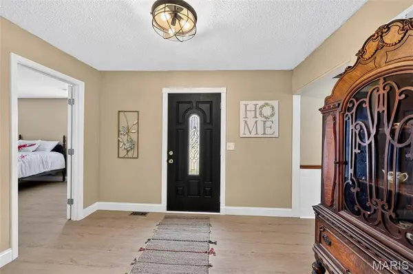 20 Sandalwood CT, St Charles, MO 63304
