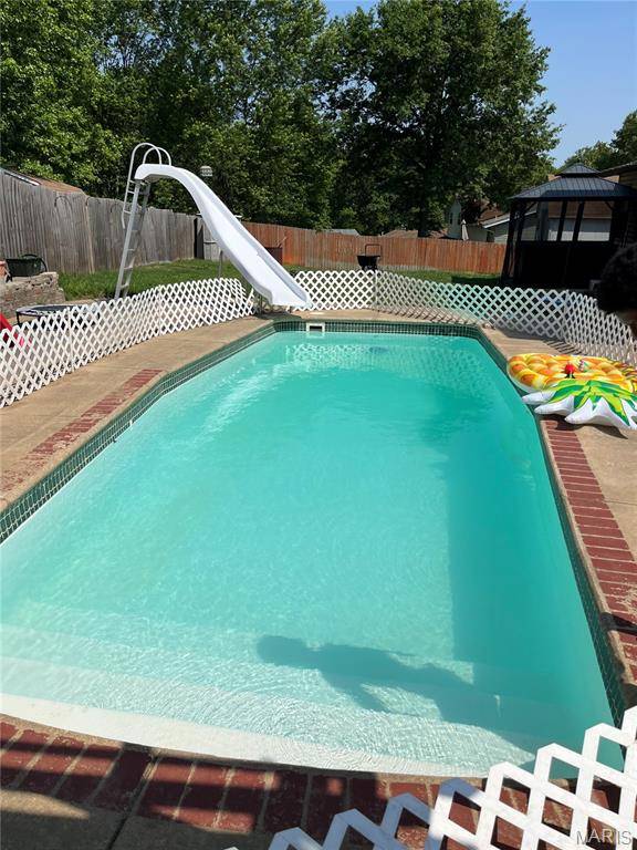 20 Sandalwood CT, St Charles, MO 63304