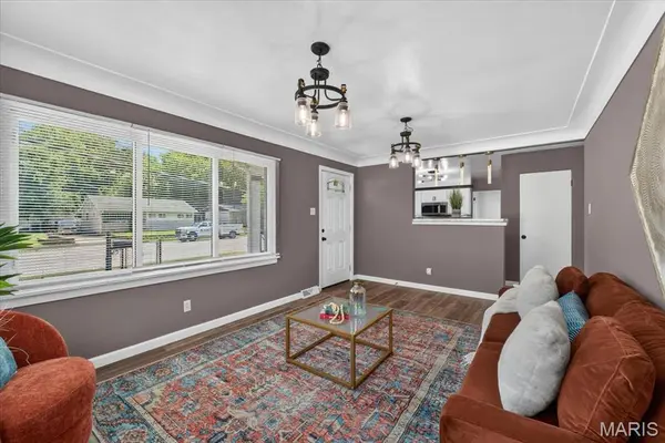 639 Royal Heights RD, Belleville, IL 62226