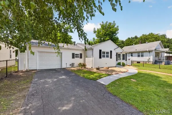 639 Royal Heights RD, Belleville, IL 62226
